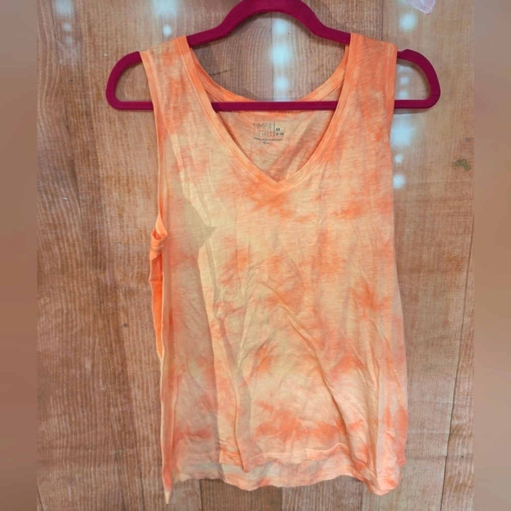 TIME AND TRU SIZE MEDIUM PINK V-NECK TANK TOP